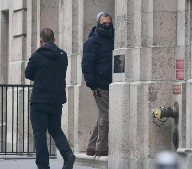 以色列前总理：后悔与爱泼斯坦相识，否认参与非法活动