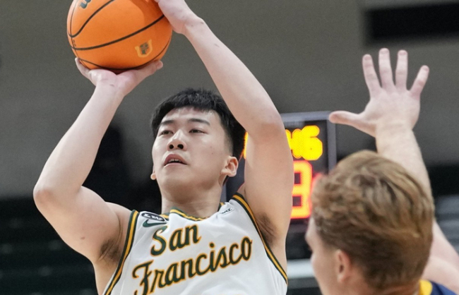 双手暴扣！王俊杰10分4板1助1帽1断集锦：难阻旧金山大学3连败，连续4场得分上双