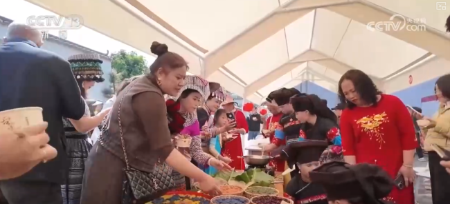 消费新活力！“传统+创意”掀起最炫民族风