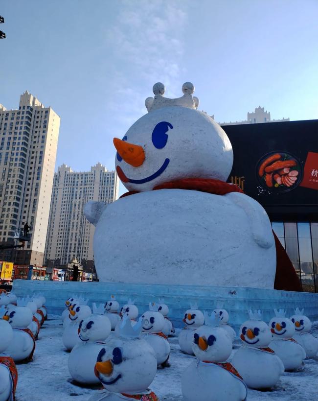 哈尔滨18米雪王鸡王被连夜拆除 安全考虑拆除