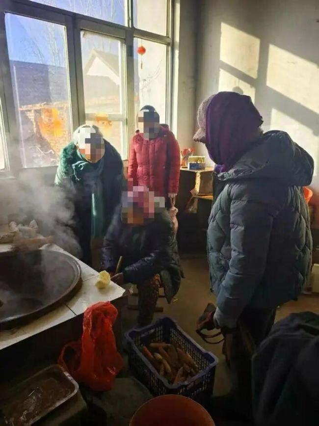 流浪老人身份成谜 方言博主“破译” 助走失25年老人回家