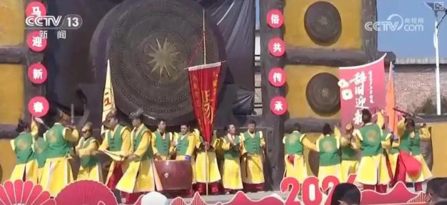 各地神态步履贺新春 多彩俗例迎新年