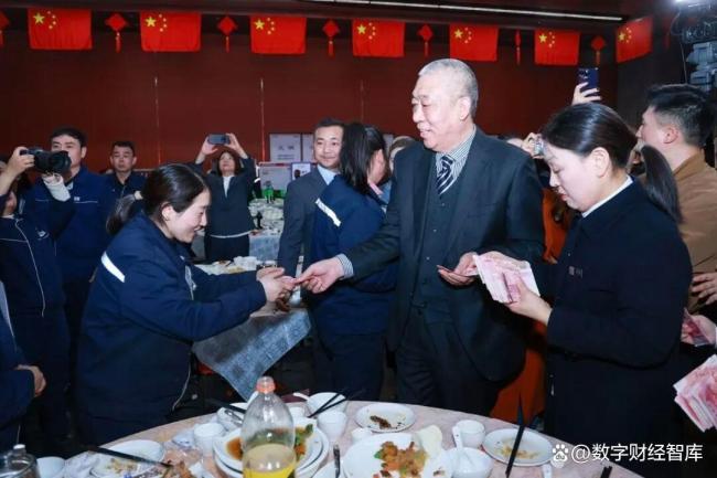 狂发1.8亿年终奖的河南矿山是干啥的 卖起重机的慷慨老板