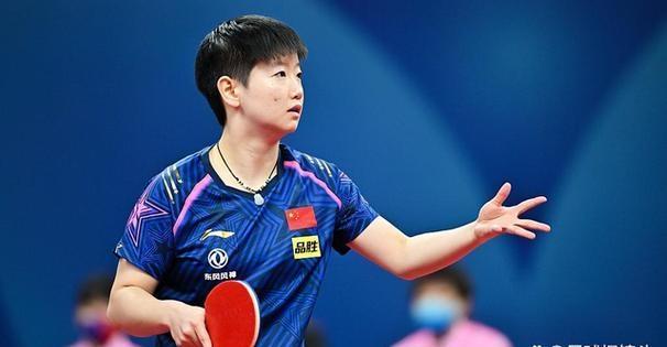 裁判无视中国队员举手示意 争议判罚引发热议