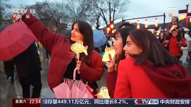 到中国过年！外国游客晒出春节新体验