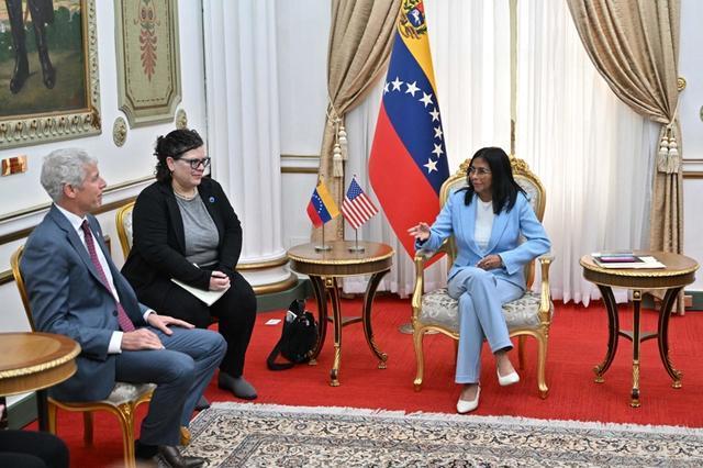 强掳马杜罗一个月后，特朗普要去委内瑞拉？目标：再赚50亿美元 石油利益驱使