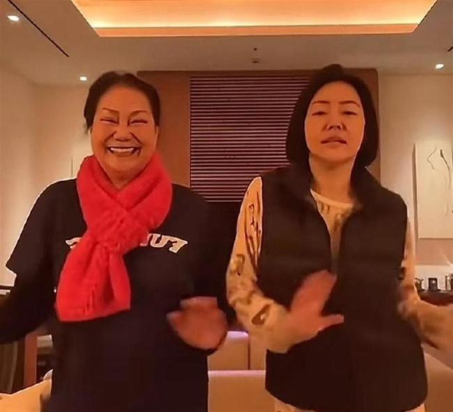 小S小女儿长大了 争议中重启主持生涯