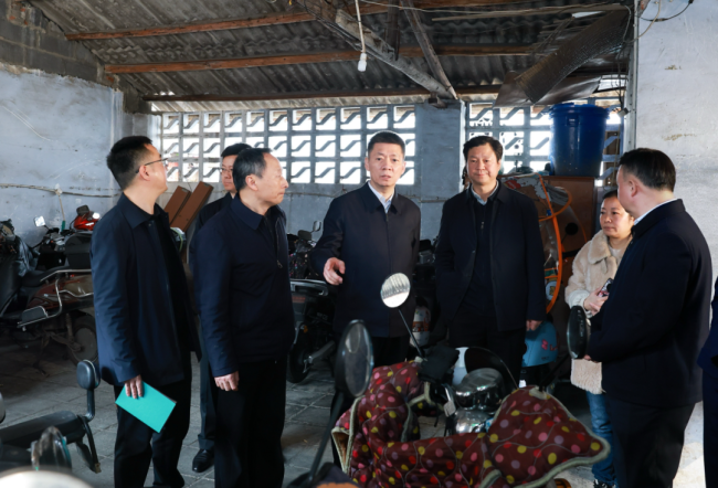 成都市市长暗访发现多个问题