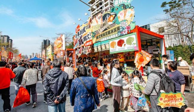 广东佛山迎春花市人山人海