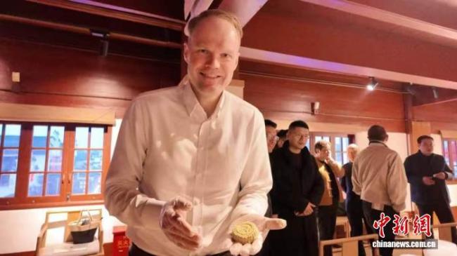 在宁波鼓楼茶话“投资中国”