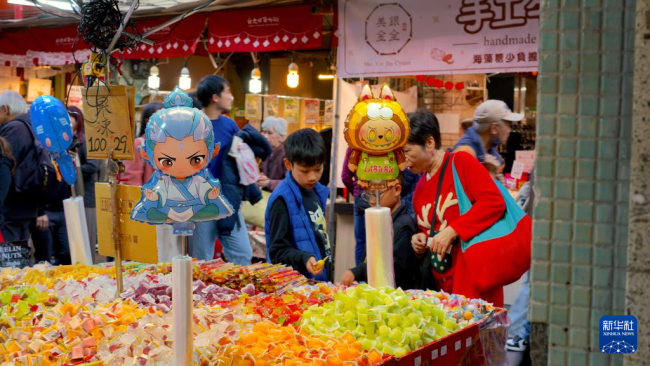 宝岛台湾迎春年味浓 购年货话团圆