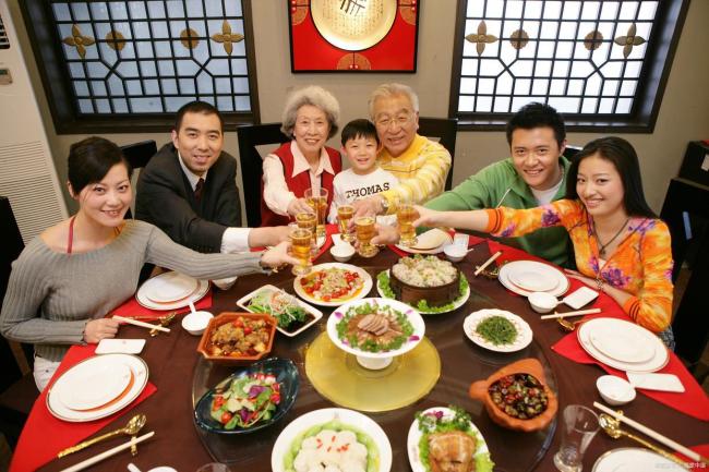 天宮上的餃子是“飛”進(jìn)嘴里的 太空年夜飯的詩意瞬間