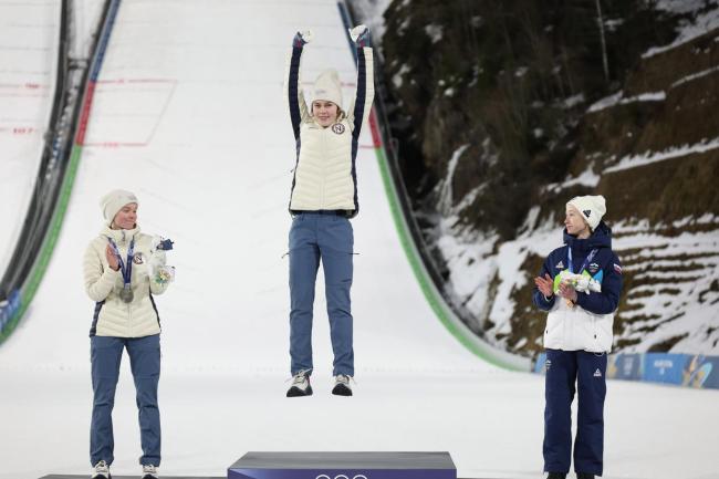 挪威包揽跳台滑雪女子大跳台金银牌