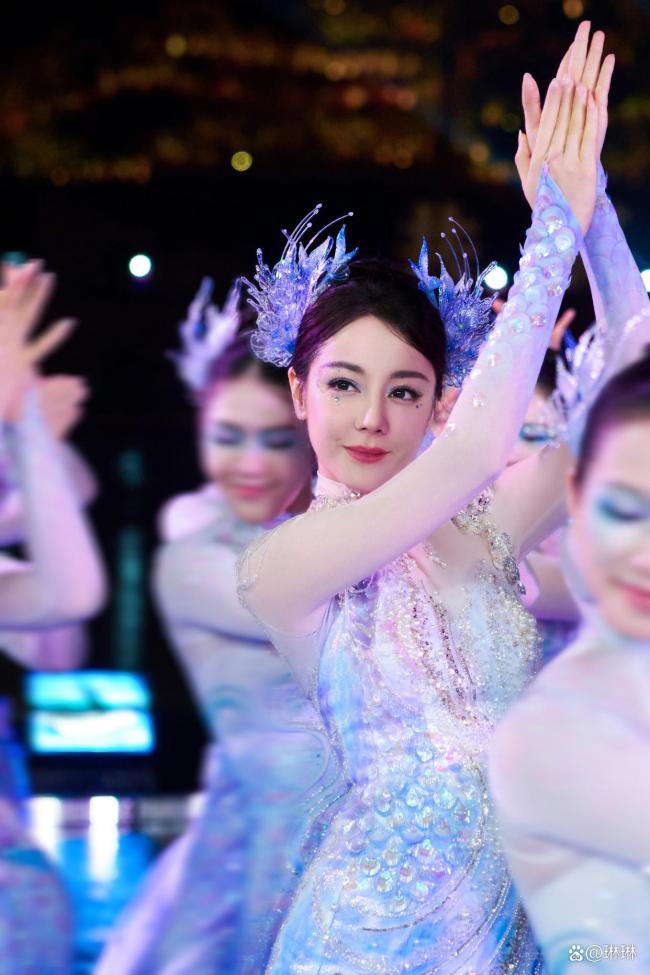 谁给迪丽热巴化的妆