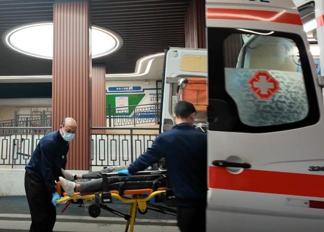 广东省人民医院急诊科的除夕夜 守岁亦守“门”