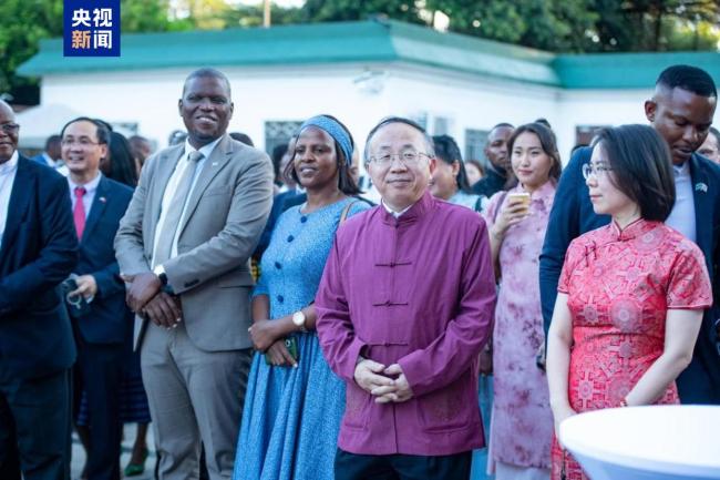 我驻外使馆举办春节宽容会迎新春 共庆佳节话友谊