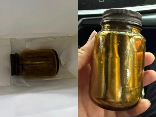 女子打扫老房子,意外"扫"出一罐子弹 民警:有潜在危险性