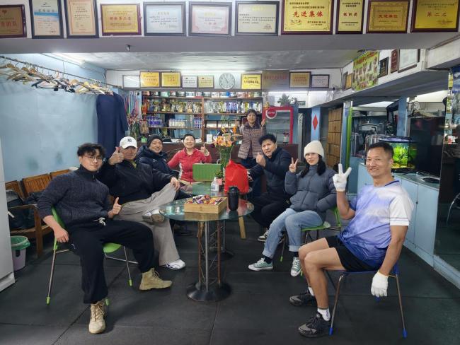 杭州健身爱好者大年初一撸铁拜年