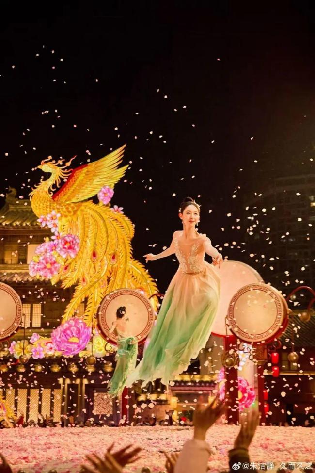 女演员抗癌归来五登春晚 又出名场面 春神飞天惊艳观众