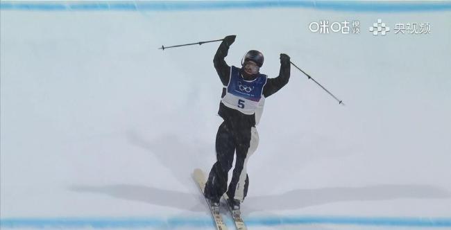 谷爱凌刘梦婷大跳台决赛 银牌背后的传奇时刻