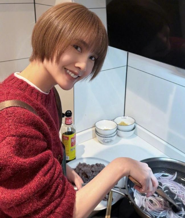 杨丞琳晒年夜饭 夫妻下厨秀恩爱
