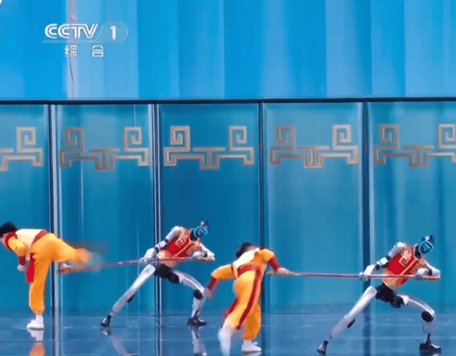 5年前还是科幻小说里的情节：春晚机器人武术秀技惊四座