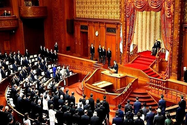 日本高市早苗内阁集体辞职 平静中的深度考验