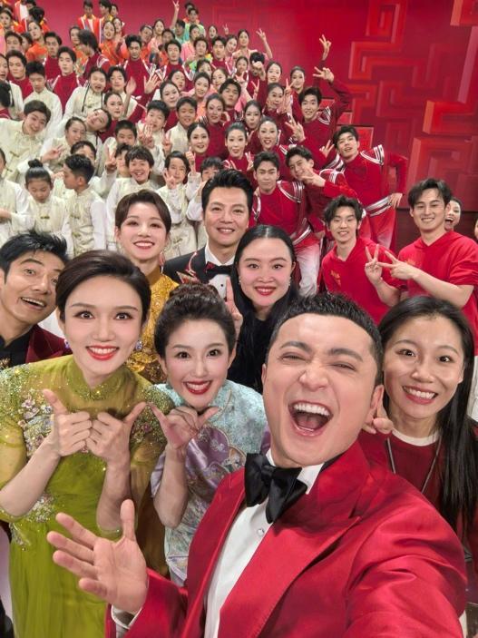 龙洋马年春晚以气场与温度诠释东方美 大国风华的完美演绎