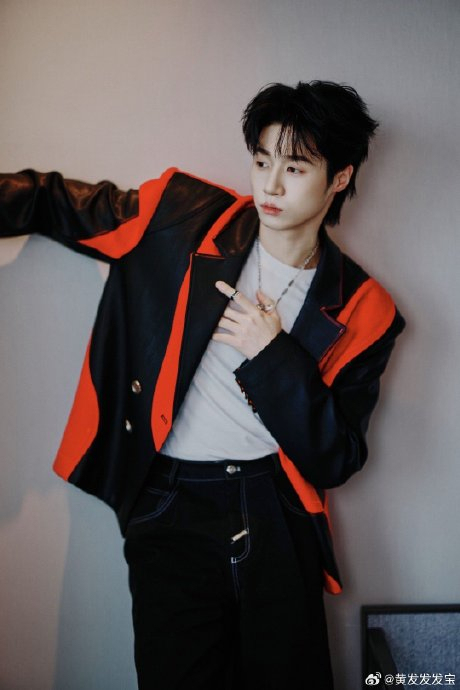 孙天宇东方卫视春晚演白龙马