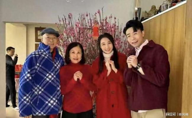 汪明荃新年家中超30位宾客拜年