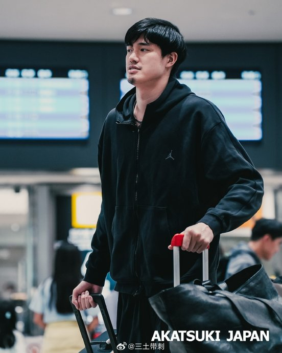 日本男篮全员抵达冲绳,备战26日与中国男篮比赛