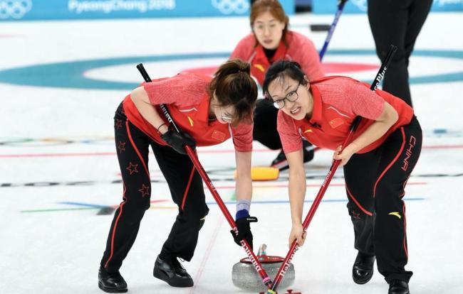 中國男、女冰壺隊無緣半決賽 勝負背后的期待與壓力