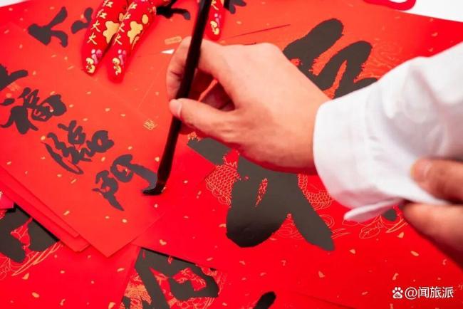 外国游客：到中国过春节不虚此行 体验中国文化热潮