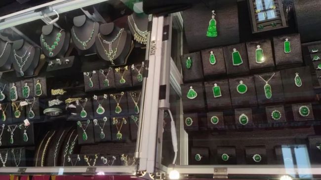 男子用AI鉴定玉石8个月收入上百万 技术与信任的桥梁