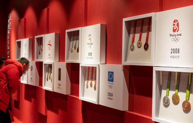 80岁老人将金手镯做成戒指送儿媳女儿 爱的传承与祝福