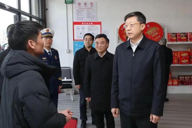 多地党政一把手暗访烟花爆竹零售点