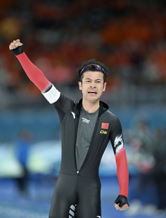 宁忠岩在比赛后庆祝