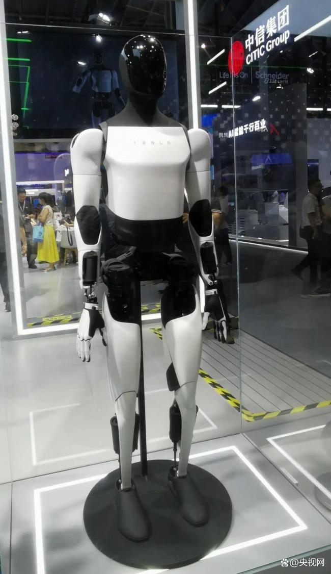 外媒:春晚机器人让外国网友破防 中国科技惊艳全球