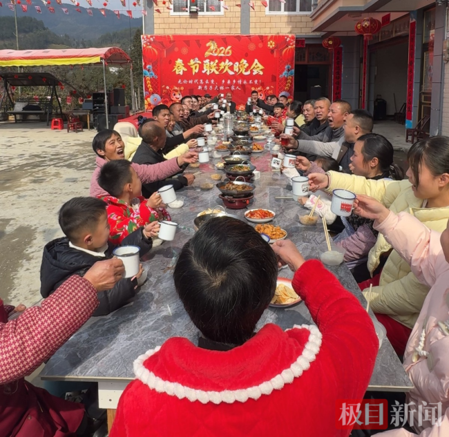 18个家庭每家500自办春晚光速走亲戚 亲情盛宴暖人心