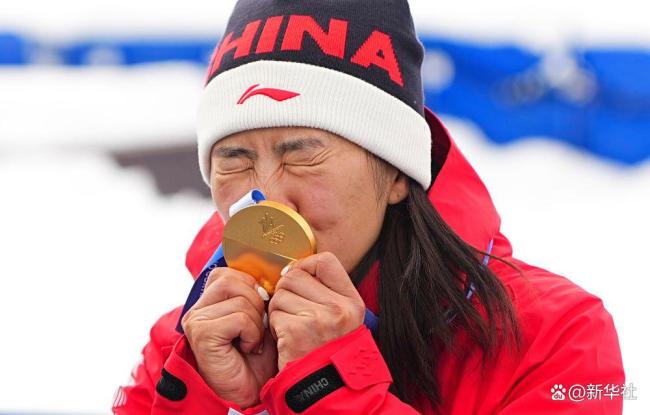 冰雪白 冬奥金 中国红