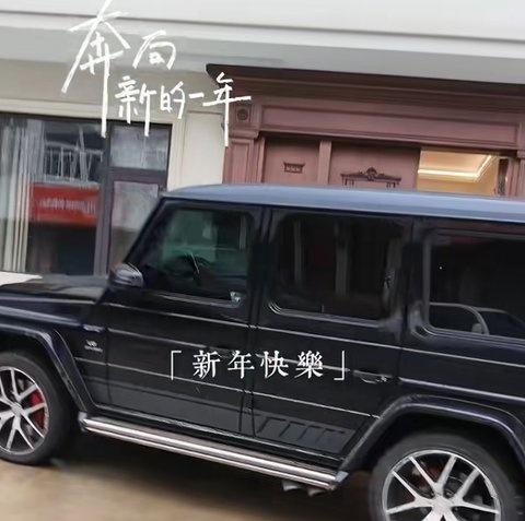 徐志胜回家过年忙成“接客松” 亲切笑容迎乡亲