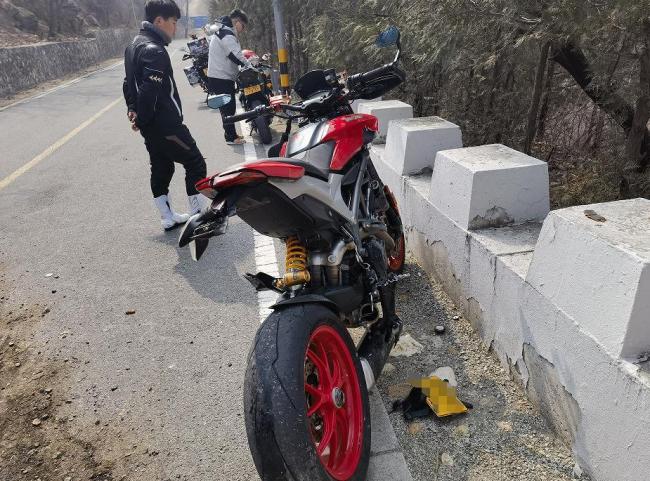 一飛沖天的女騎回應車技不過關 技術故障還是操作失誤？