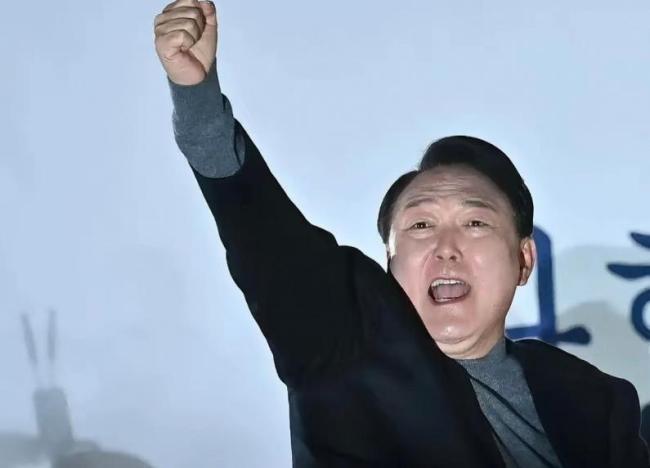 尹锡悦从挥刀朴槿惠变为被刀“毒龙” 正义斗士的反噬