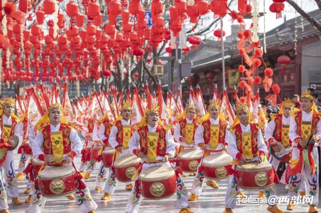 “陜北榆林過大年”秧歌展演 古城歡騰迎新春