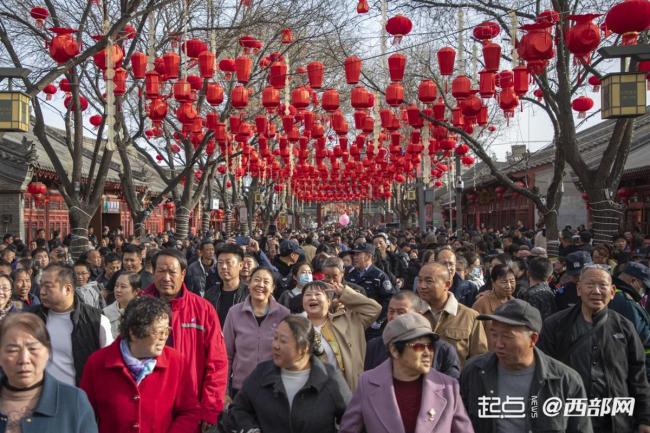 “陕北榆林过大年”秧歌展演 古城欢腾迎新春