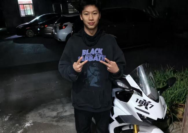 杭州街头灭火的摩托小伙找到了 英勇行为获全网点赞