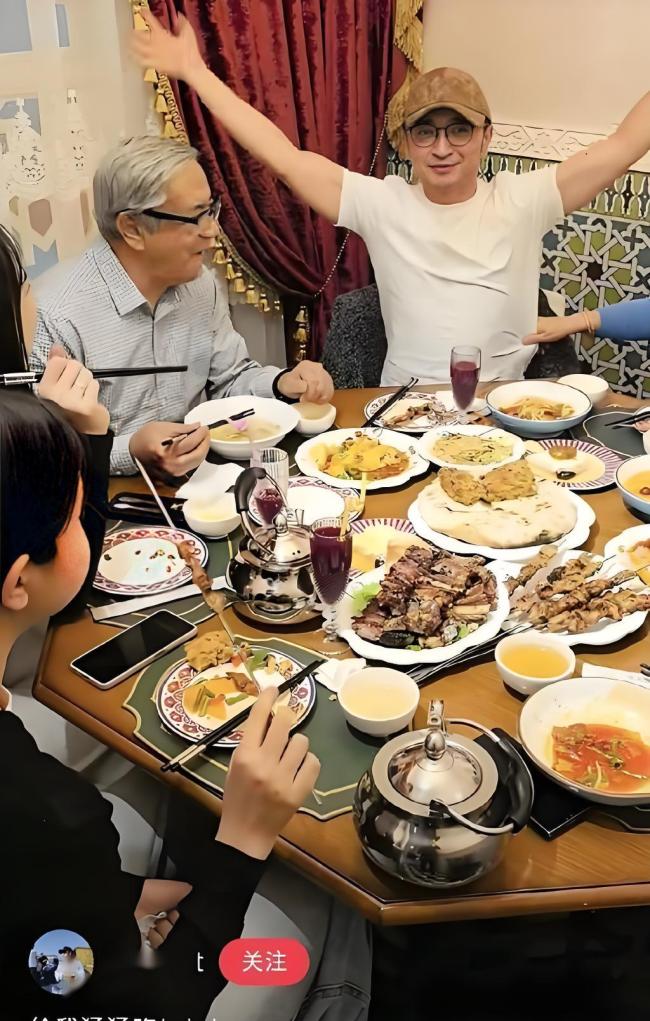 尼格买提家宴8个菜没一个青菜 满桌碳水的年味