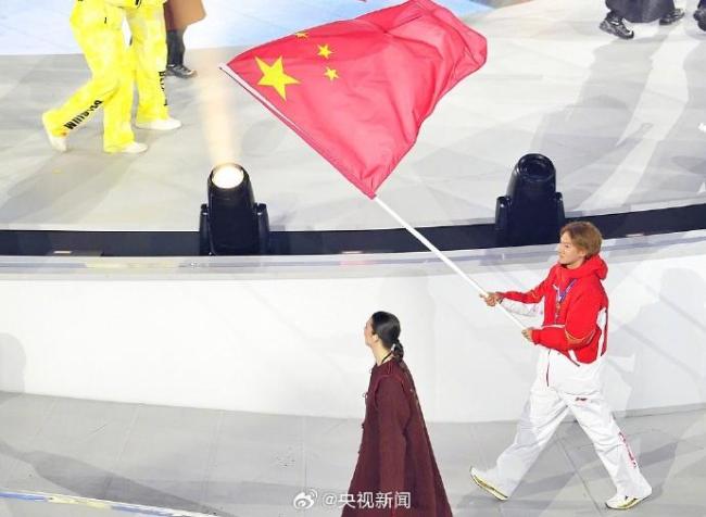 中国红闪耀米兰冬奥闭幕式