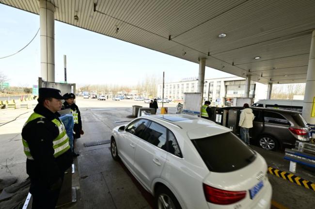 近6万辆车抵京 通州交警全力保障畅通 应对返程高峰