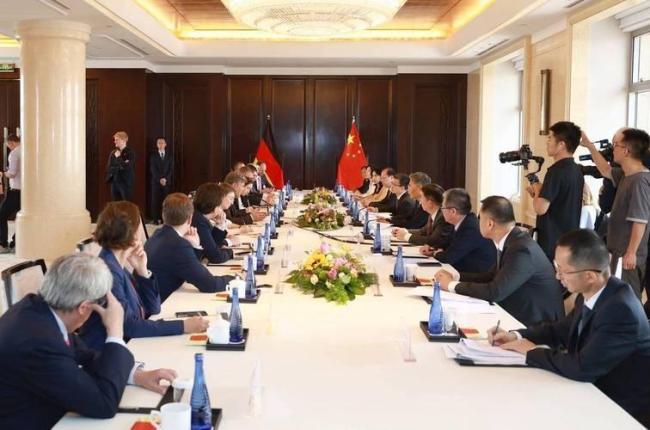 德总理率30名德企高管访华有何深意 寻求经济新出路